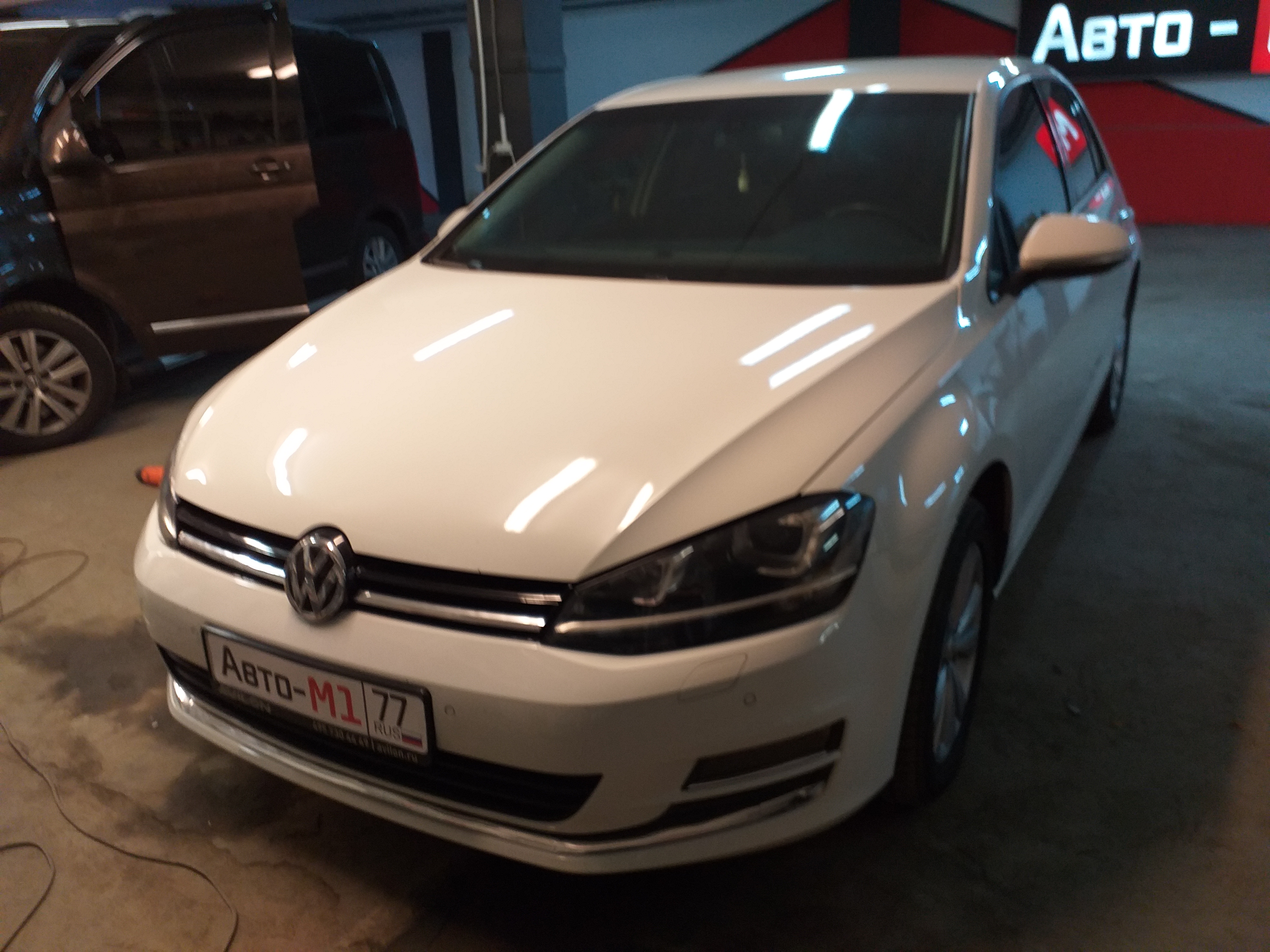 Неон в Volkswagen Golf: эффектно, недорого, своими руками