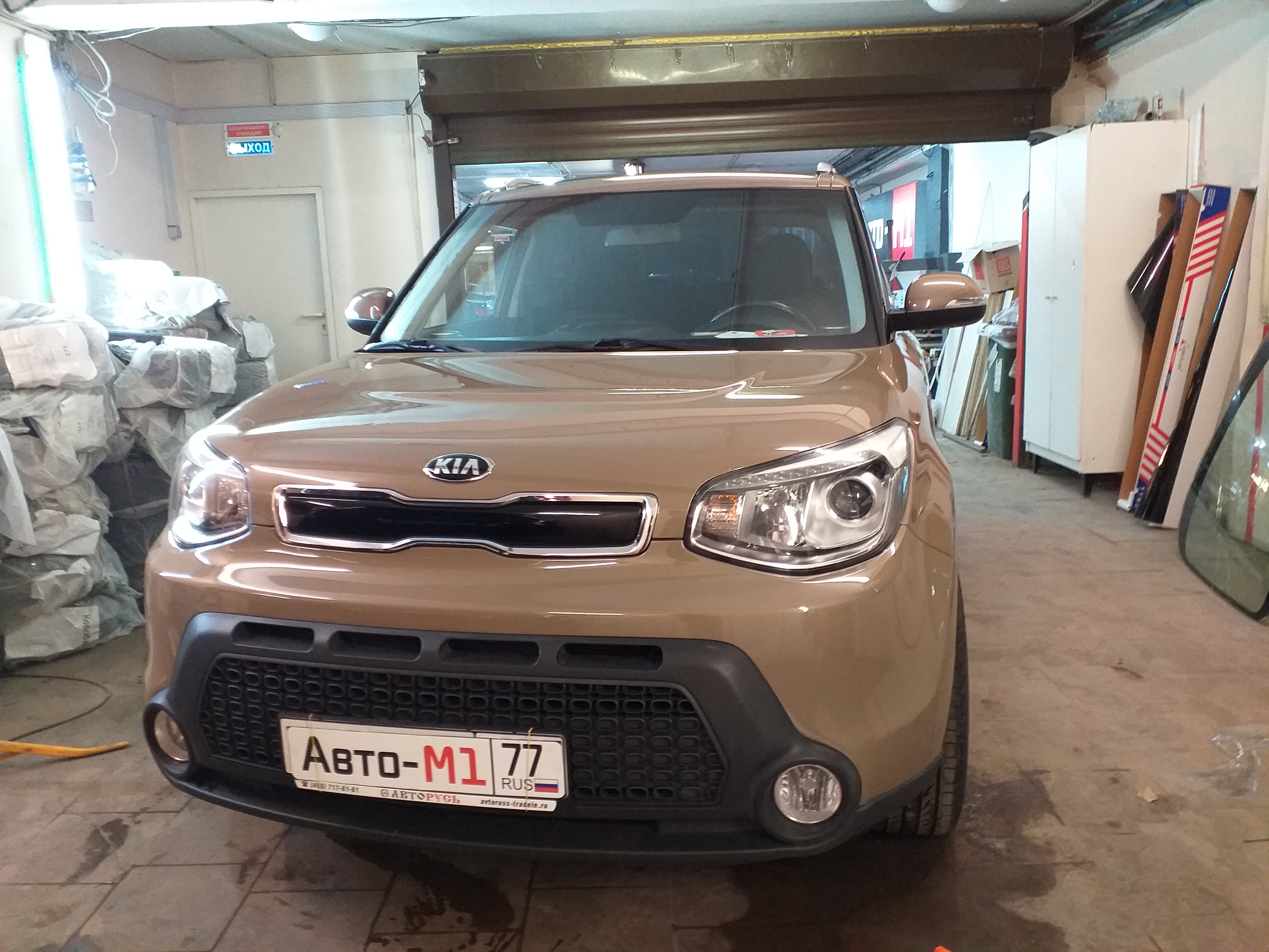 Оклейка крыши в черный винил на Kia Soul
