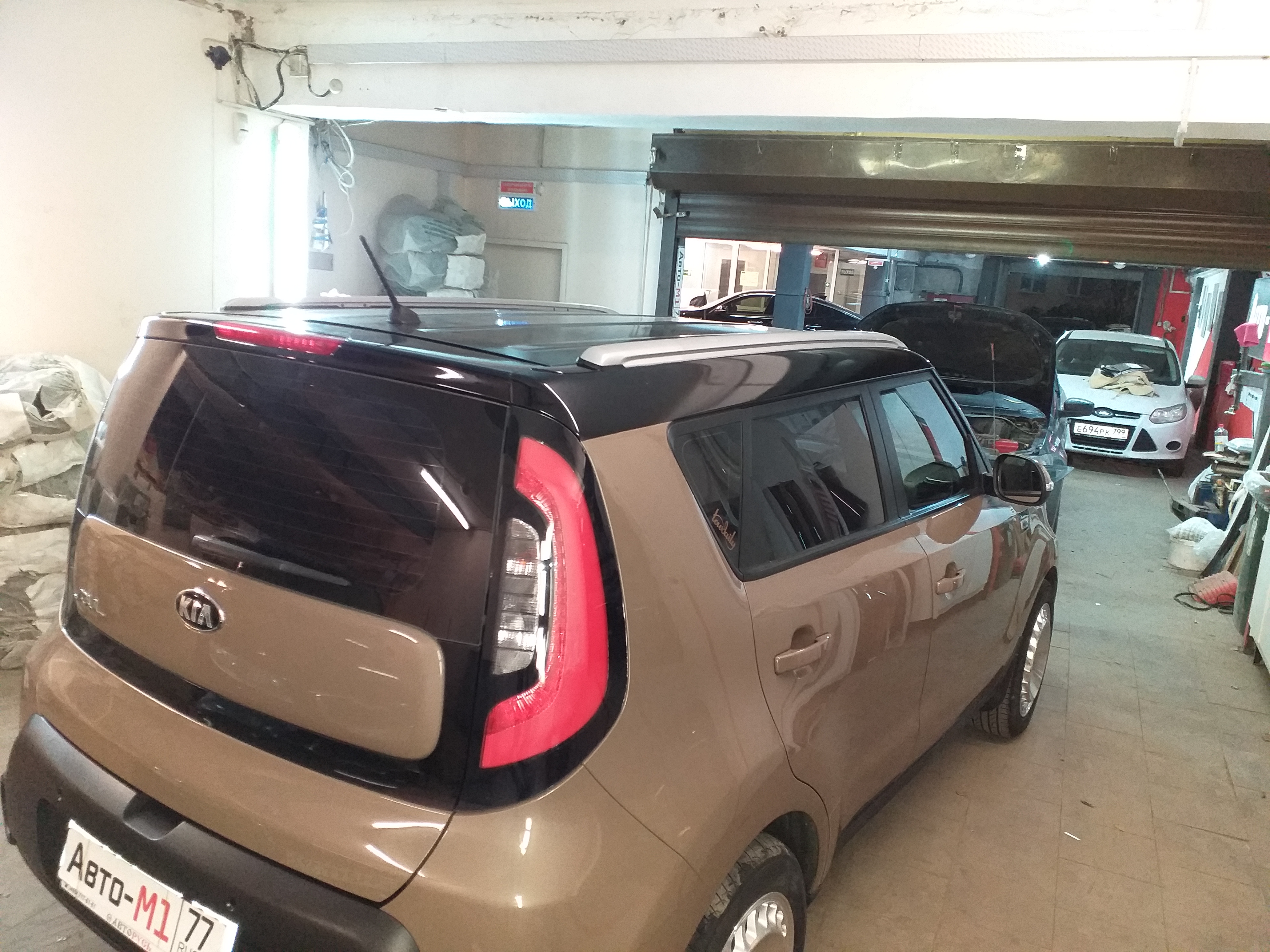Оклейка крыши в черный винил на Kia Soul