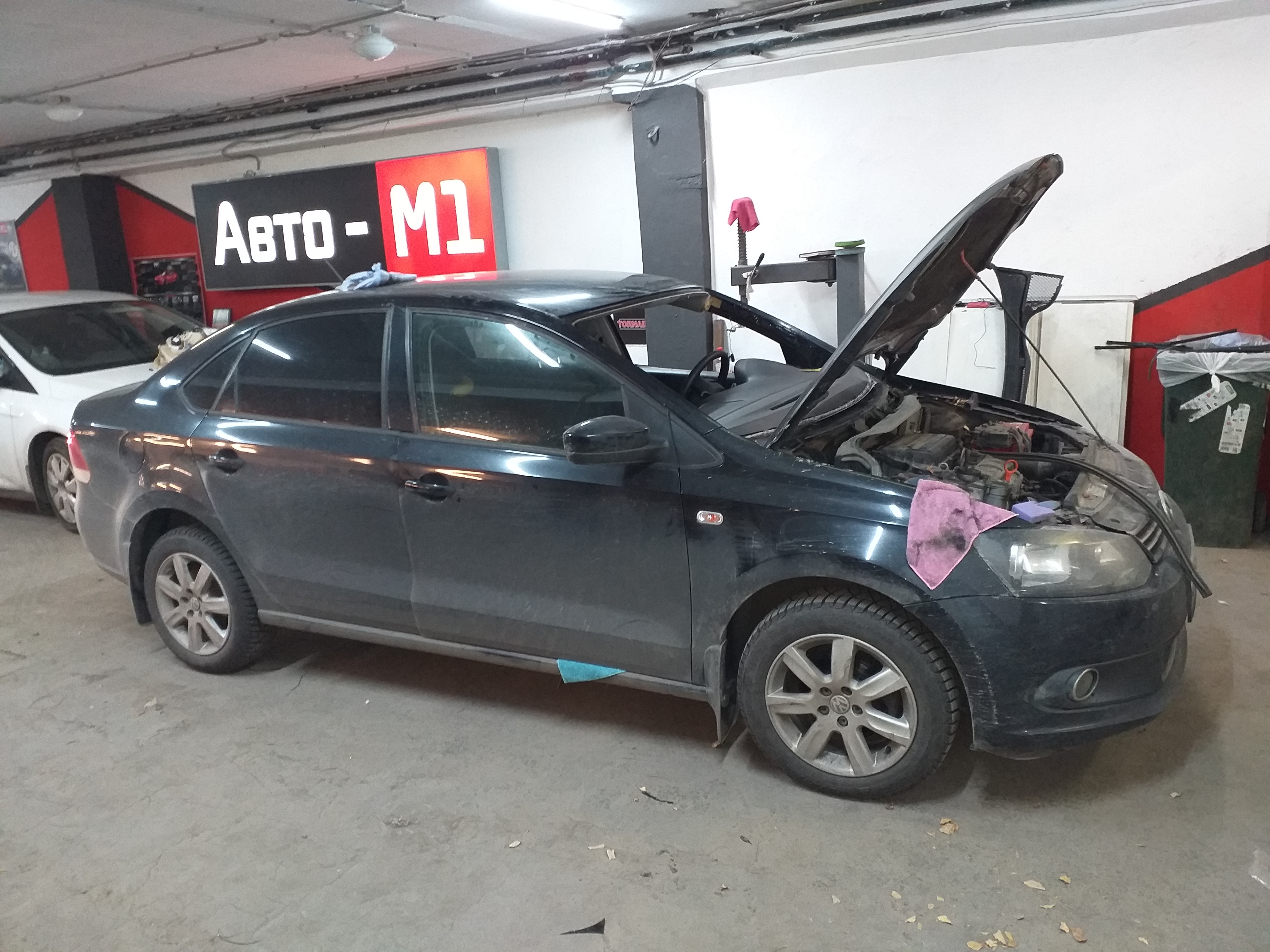 Замена лобового стекла на Volkswagen Polo