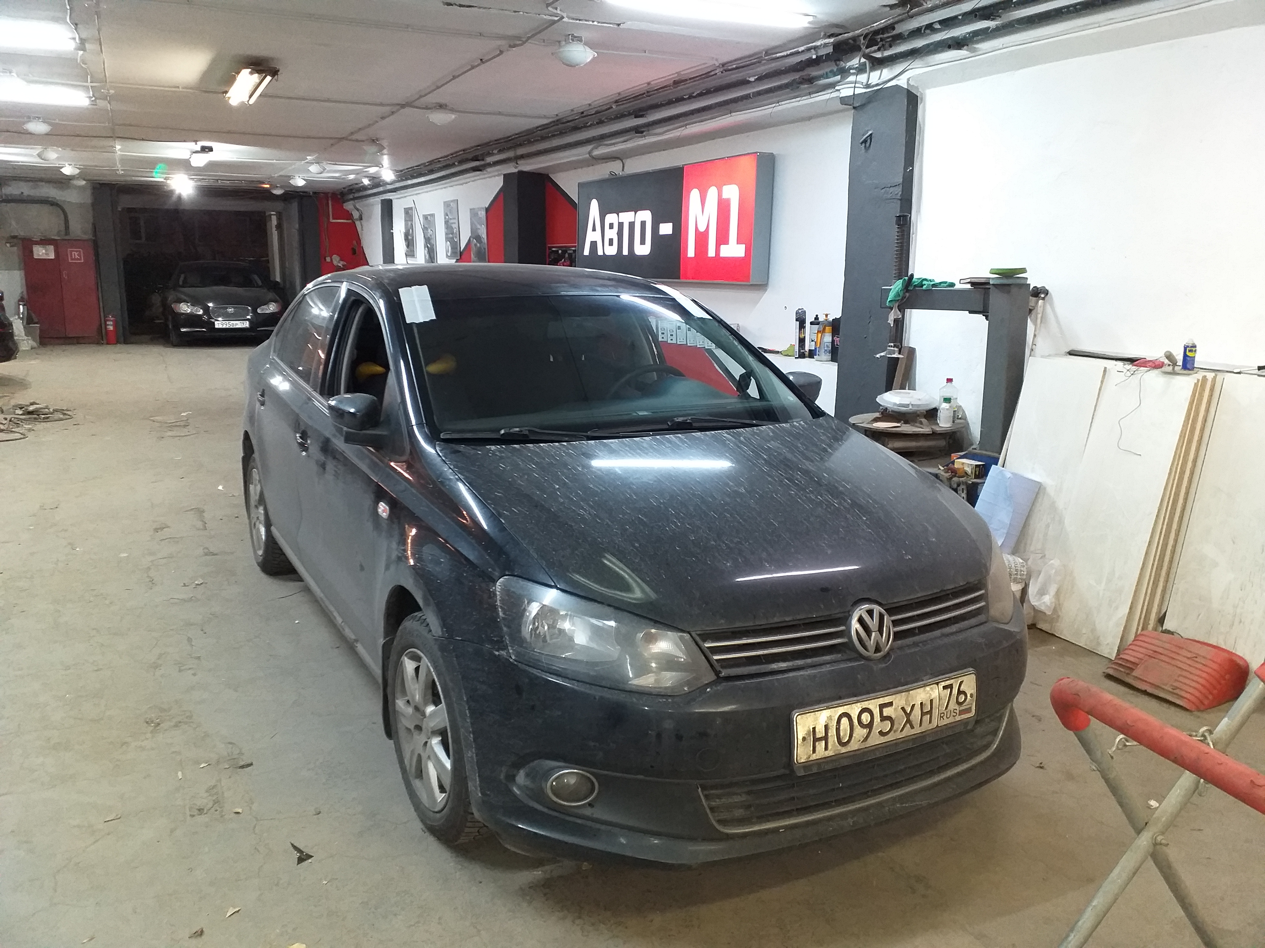 Замена лобового стекла на Volkswagen Polo