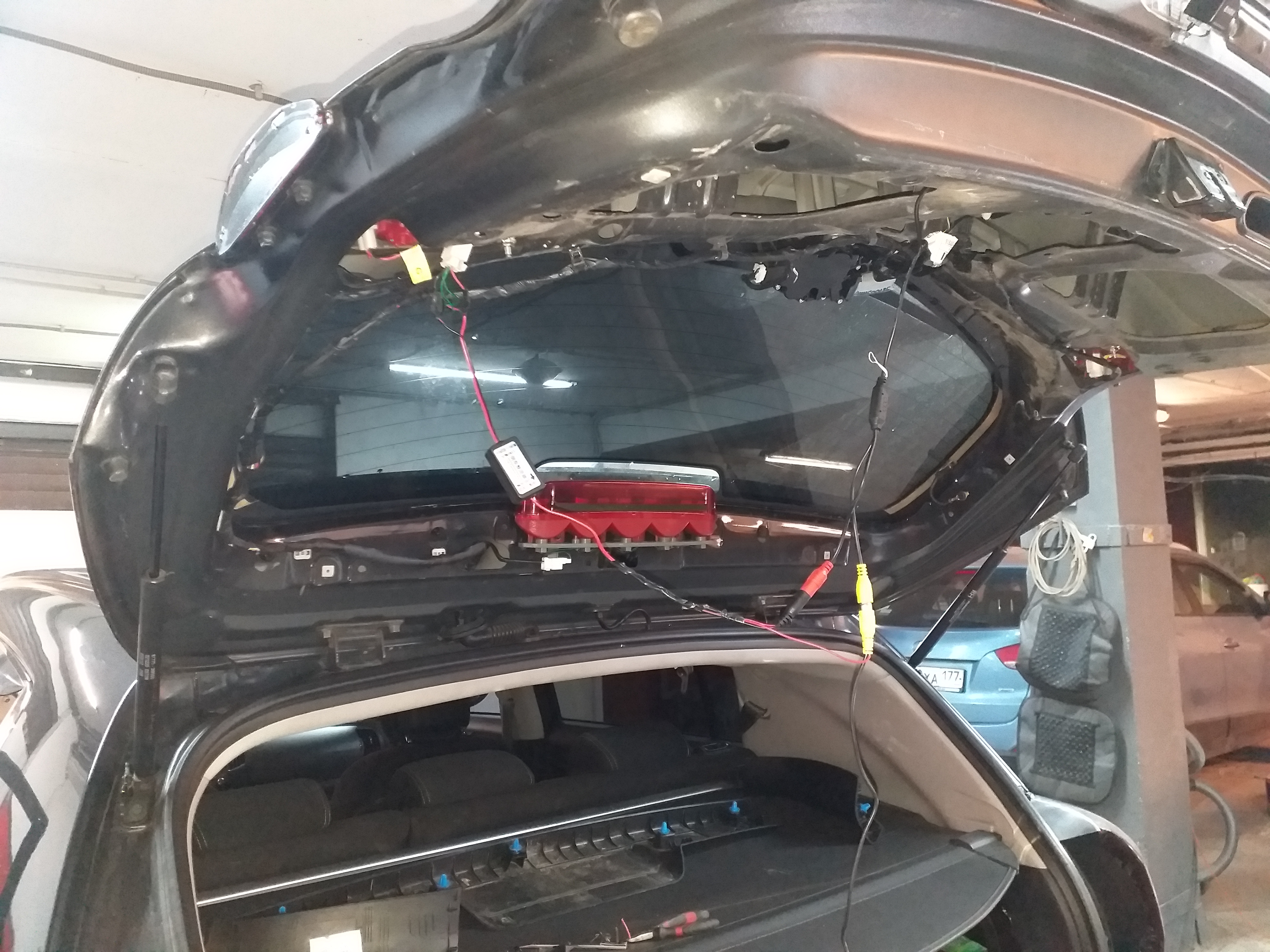 Установка камеры заднего вида на KIA Sportage