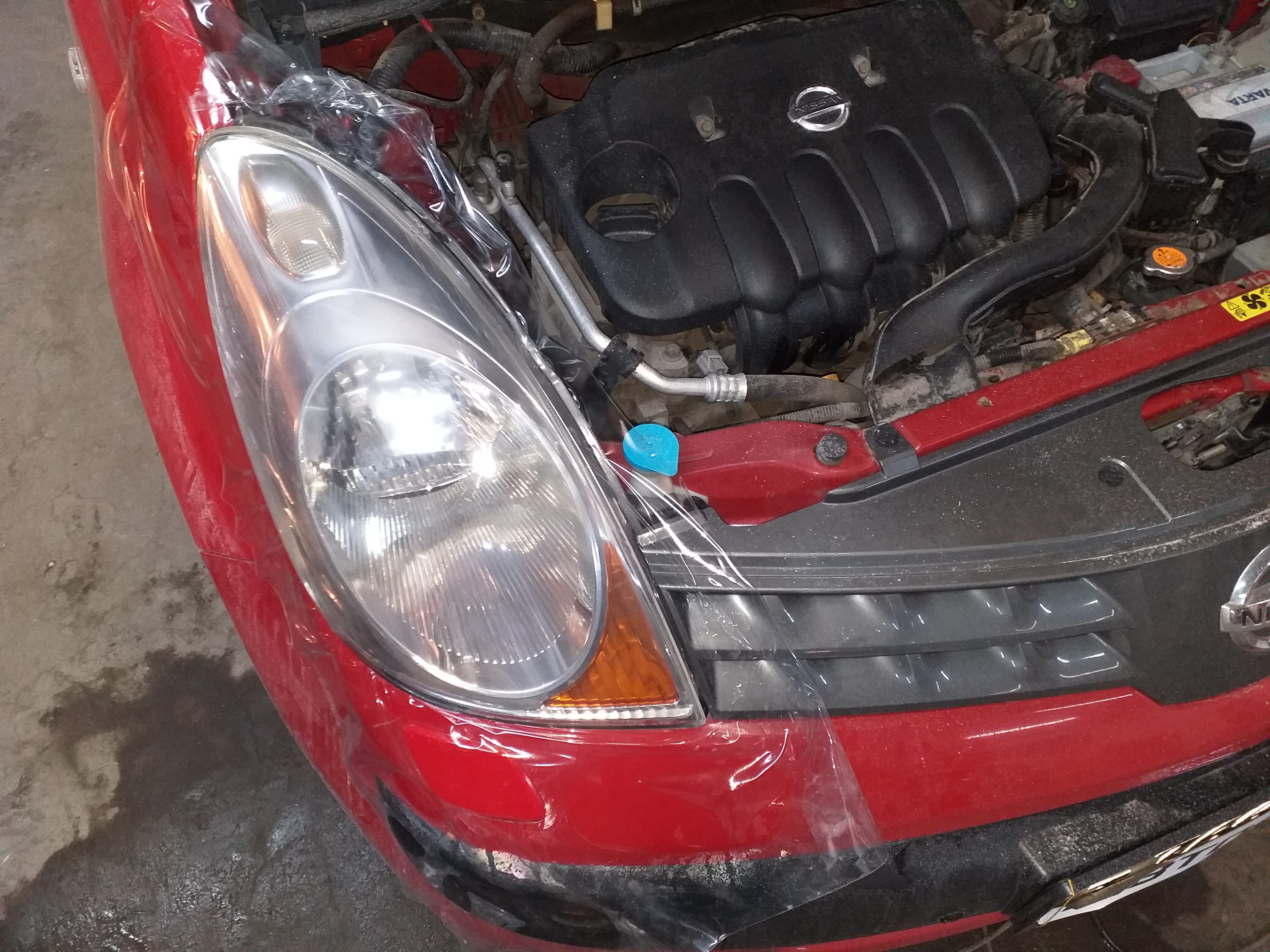 Профессиональная полировка фар и антигравийная защита фар на Nissan Note