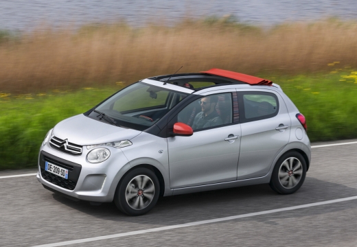 Установка камеры заднего виде и 2din магнитолы в Citroen C1