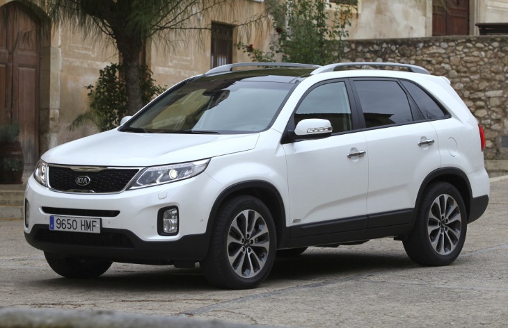 Установка тюнинговой решетки радиатора на Kia Sorento