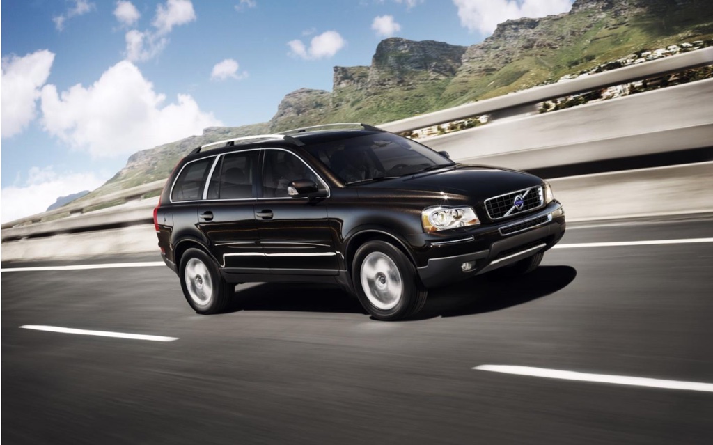 Установка видеорегистратора с двумя камерами на Volvo XC90