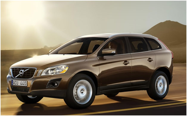 Установка камеры заднего вида и зеркала с монитором на Volvo XC 60