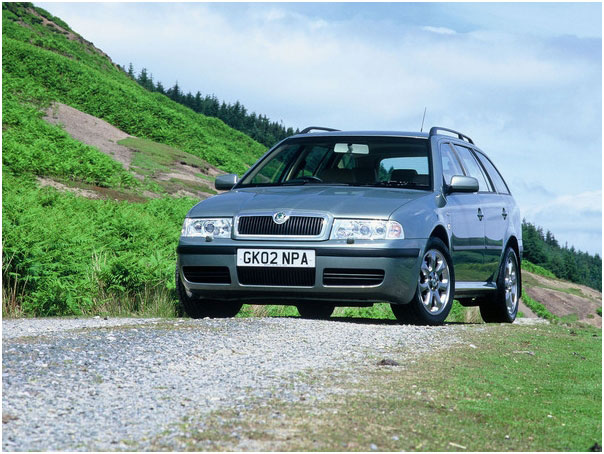 Установка монитора в зеркало и камеры на Skoda Octavia