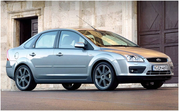 Установка проектора логотипа марки автомобиля на Ford Focus