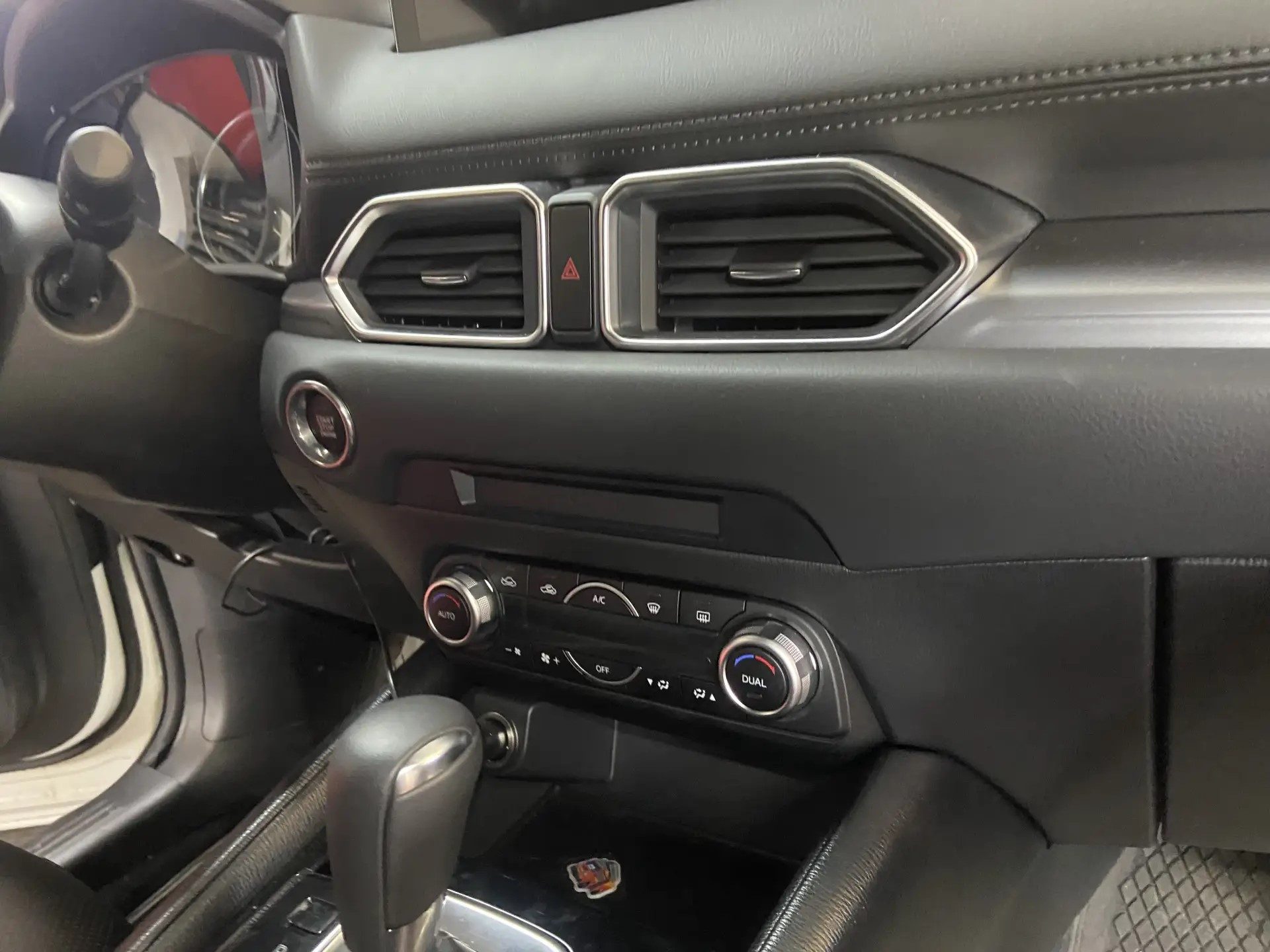 Установка обогрева сидений на китайскую Mazda CX-5 2026 года в тюнинг-ателье «Авто-М1»