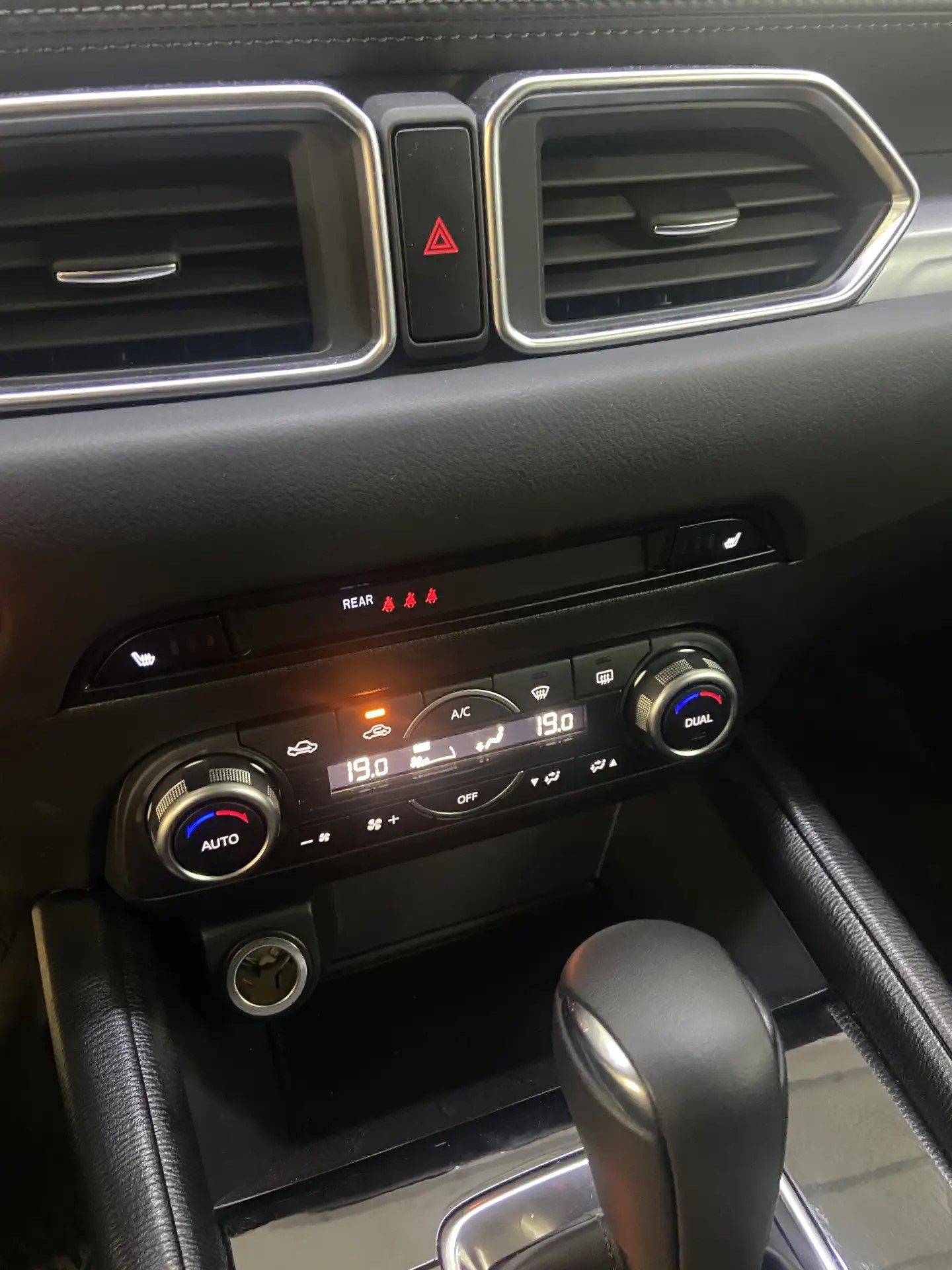 Установка обогрева сидений на китайскую Mazda CX-5 2026 года в тюнинг-ателье «Авто-М1»